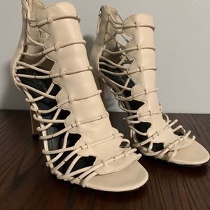 Pour la Victoire heels great condition